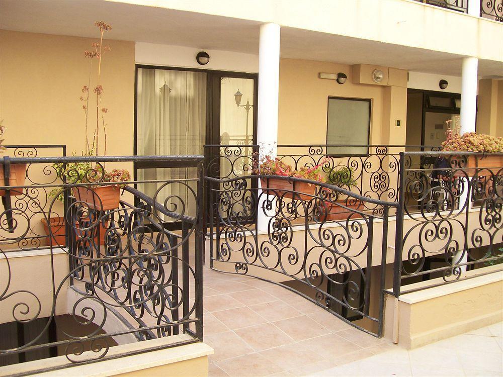 The Crown Hotel Buġibba Luaran gambar